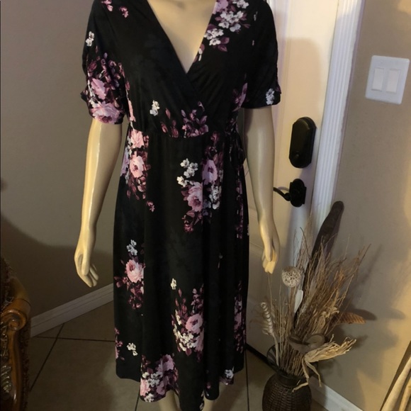 New woman’s Torrid dress - Picture 2 of 6